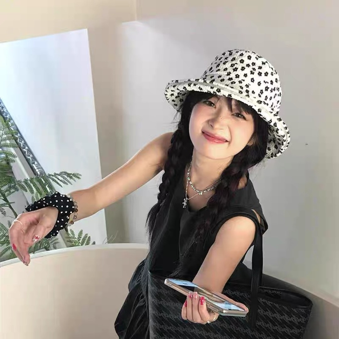  迪奥 2025新款可爱碎花女士渔夫帽夏季百搭大头围防紫外
线遮阳帽子显脸小盆帽秋