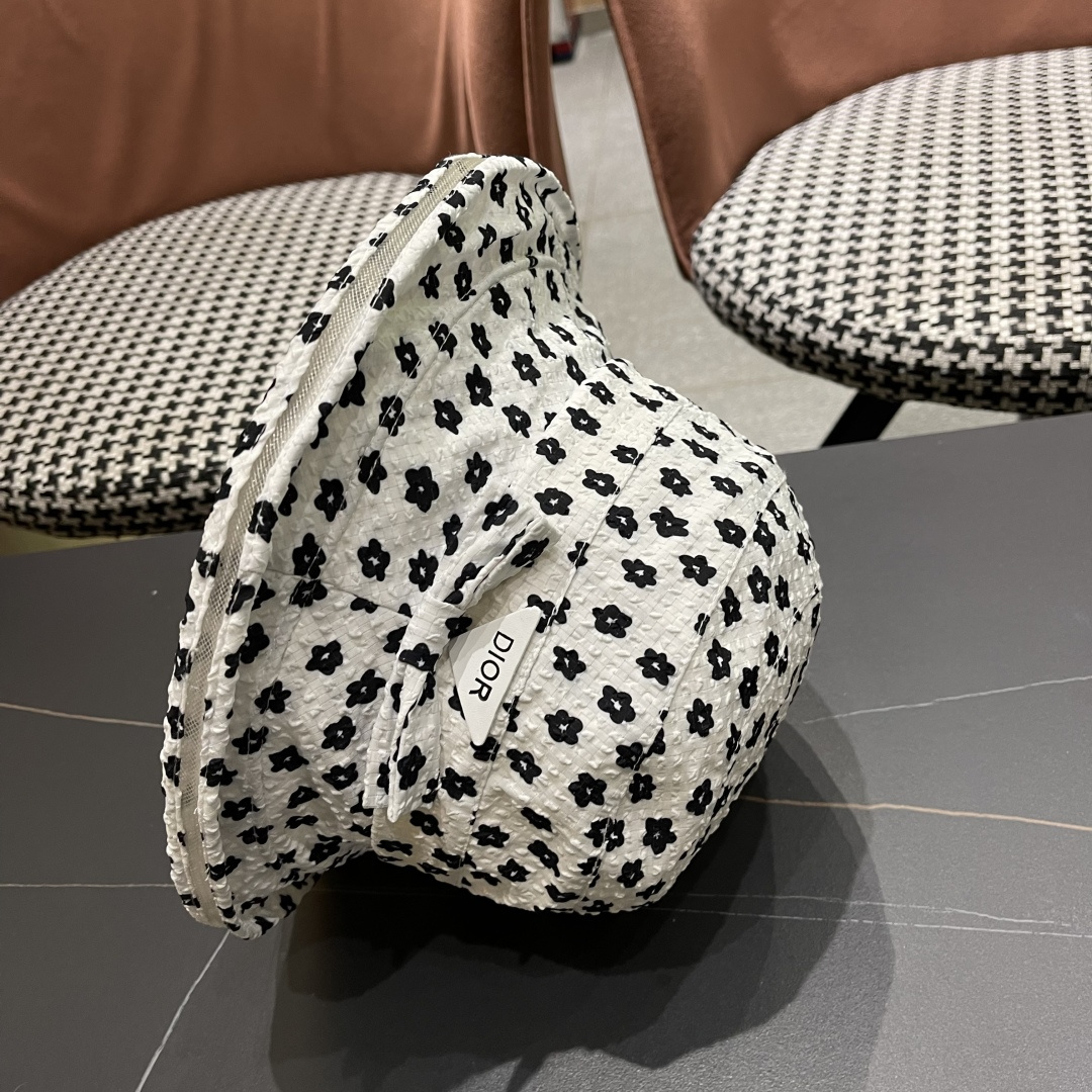  迪奥 2025新款可爱碎花女士渔夫帽夏季百搭大头围防紫外
线遮阳帽子显脸小盆帽秋