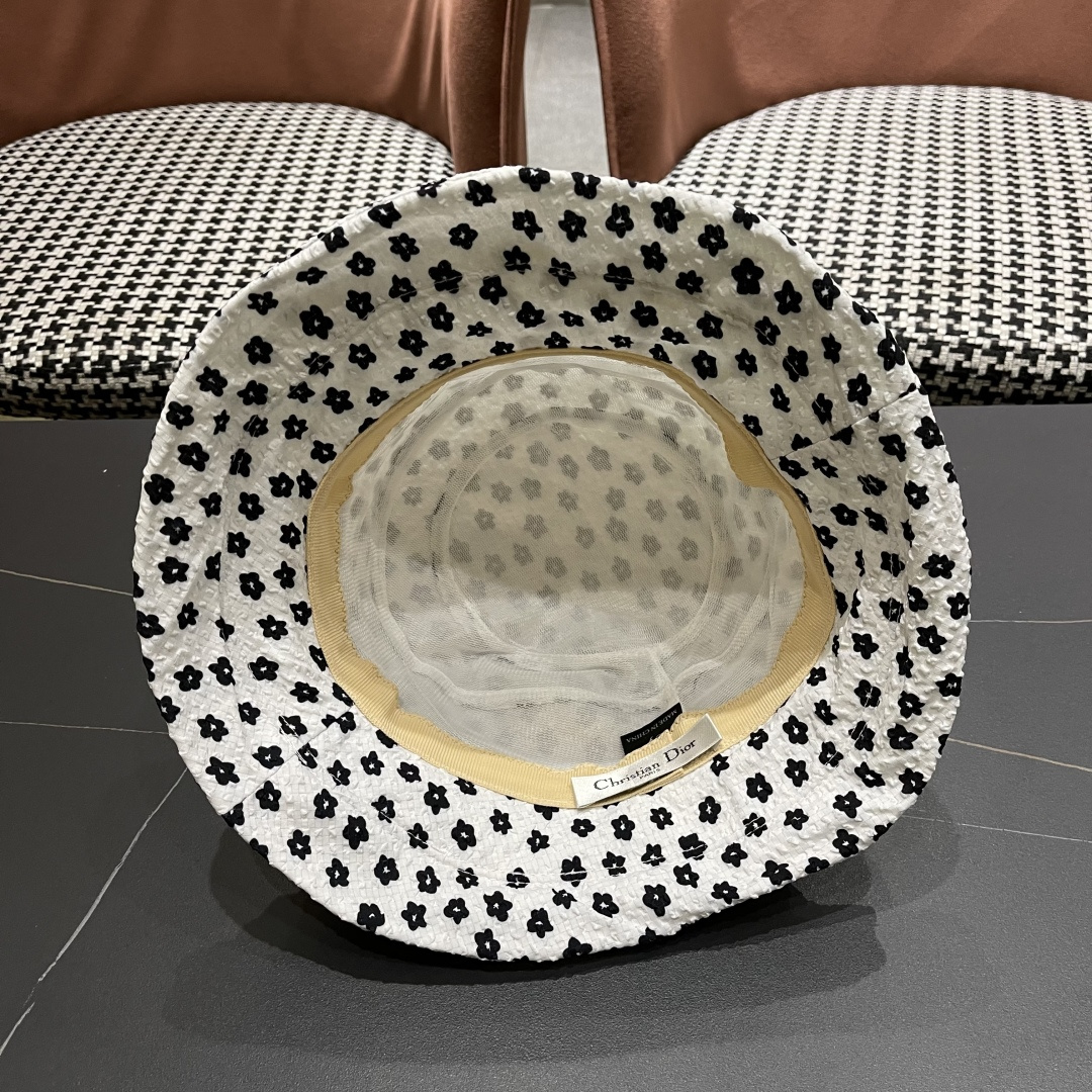  迪奥 2025新款可爱碎花女士渔夫帽夏季百搭大头围防紫外
线遮阳帽子显脸小盆帽秋