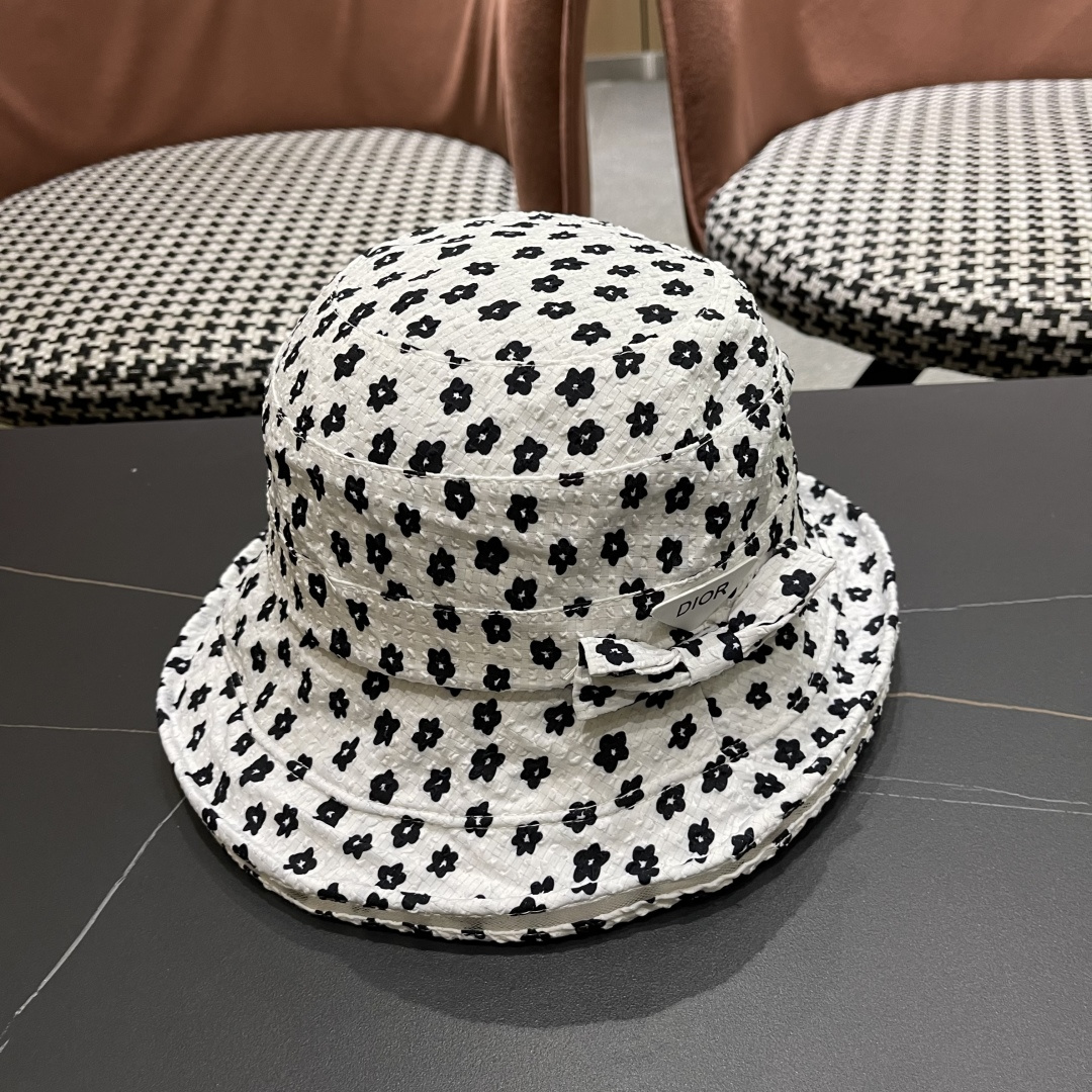  迪奥 2025新款可爱碎花女士渔夫帽夏季百搭大头围防紫外
线遮阳帽子显脸小盆帽秋