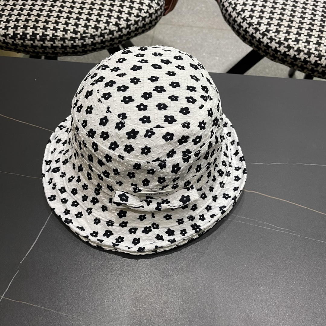  迪奥 2025新款可爱碎花女士渔夫帽夏季百搭大头围防紫外
线遮阳帽子显脸小盆帽秋