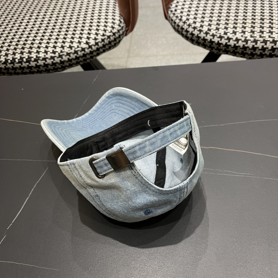  Moncler蒙口2025经典牛仔棒球帽，经典流行款轻盈透气！质量超赞，基础头围56，贴片可调节。