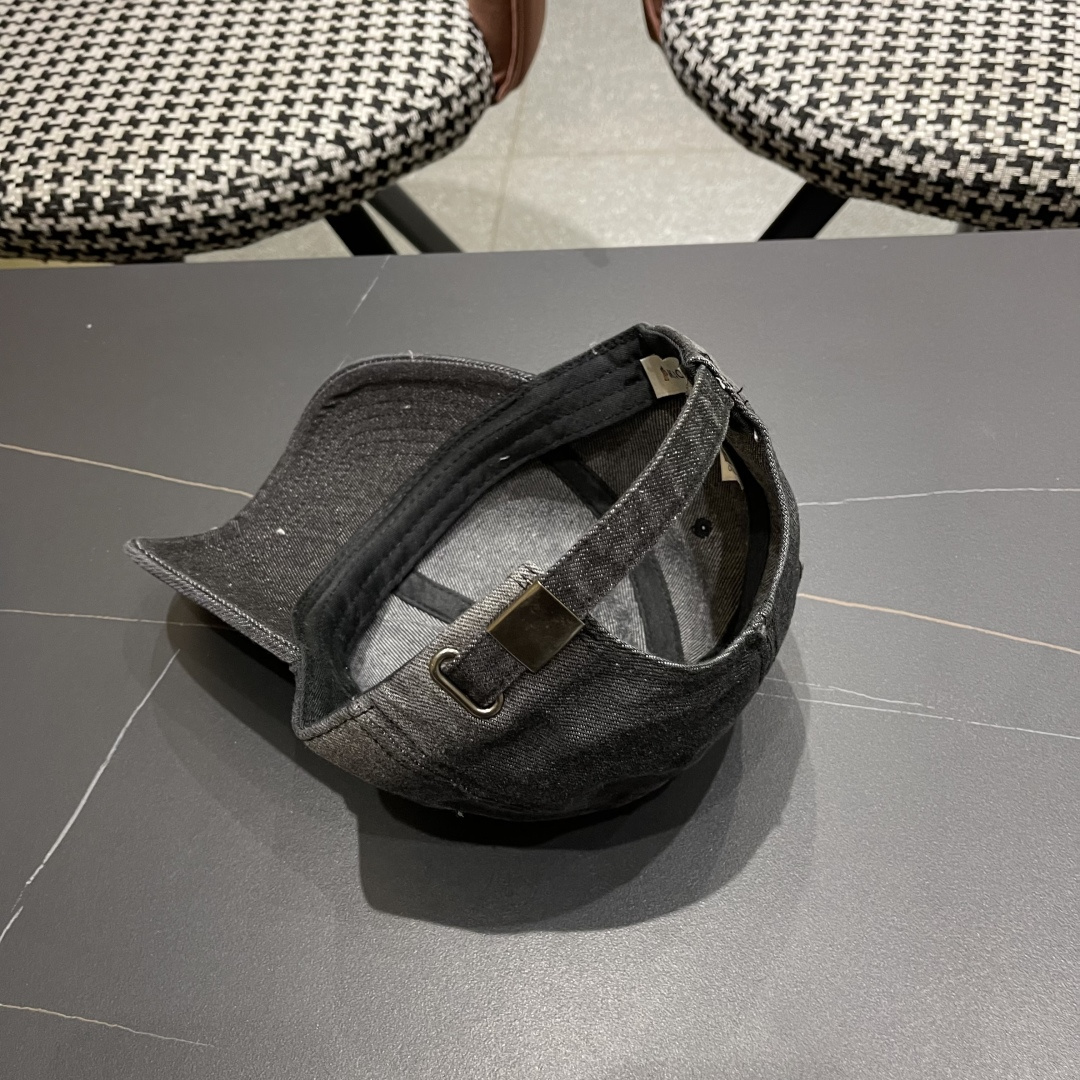  Moncler蒙口2025经典牛仔棒球帽，经典流行款轻盈透气！质量超赞，基础头围56，贴片可调节。