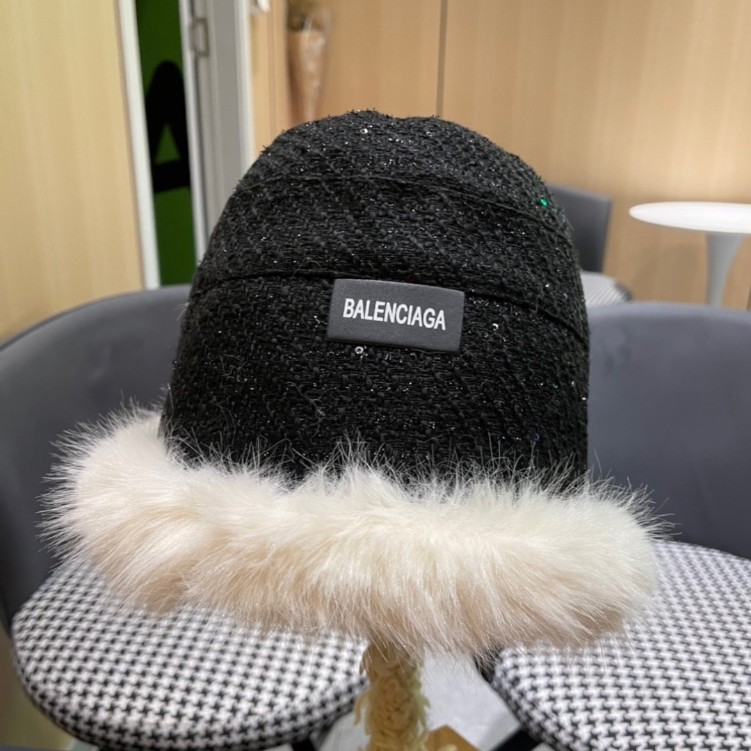  BALENCIAGA巴黎世家2025冬款不规则渔夫帽，简约休闲百搭款，