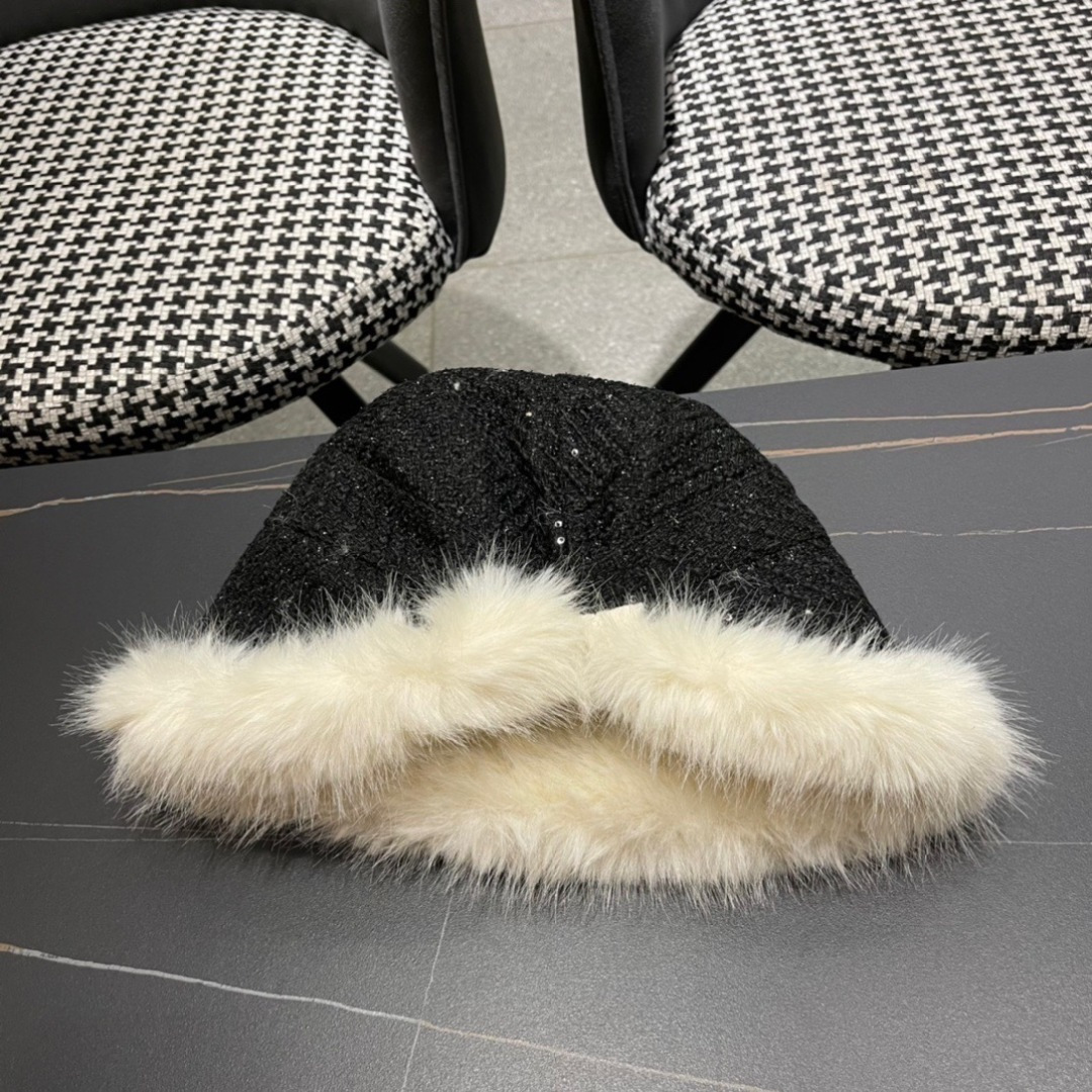  BALENCIAGA巴黎世家2025冬款不规则渔夫帽，简约休闲百搭款，