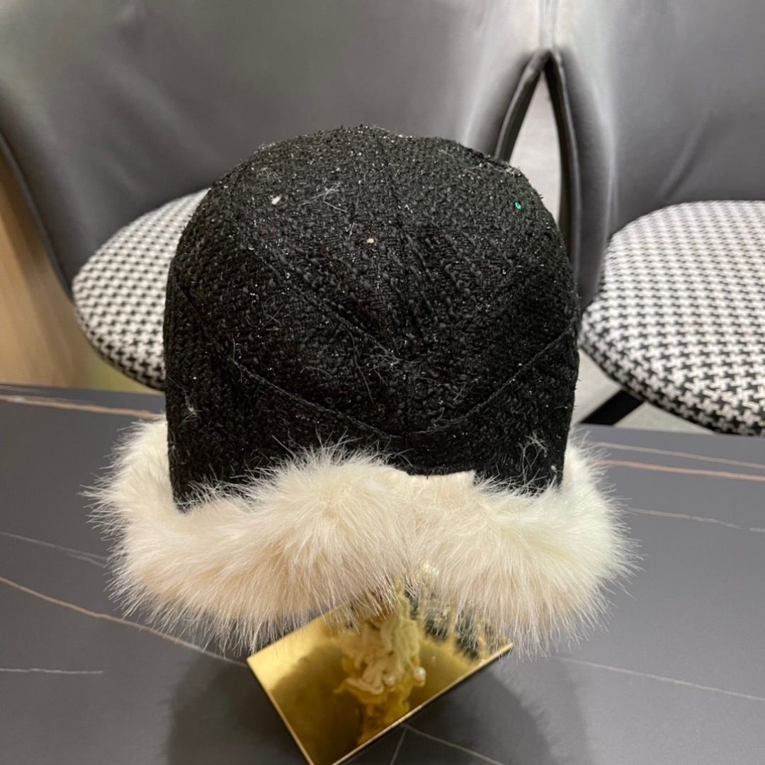  BALENCIAGA巴黎世家2025冬款不规则渔夫帽，简约休闲百搭款，