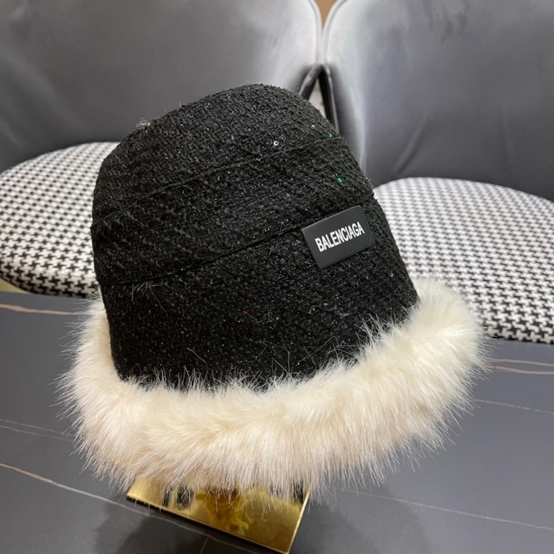  BALENCIAGA巴黎世家2025冬款不规则渔夫帽，简约休闲百搭款，