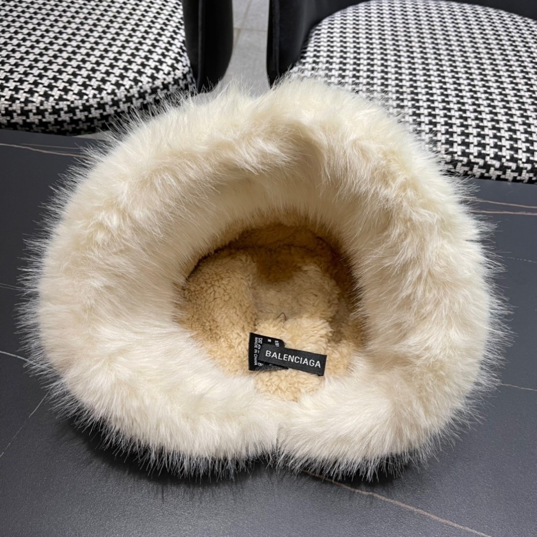  BALENCIAGA巴黎世家2025冬款不规则渔夫帽，简约休闲百搭款，