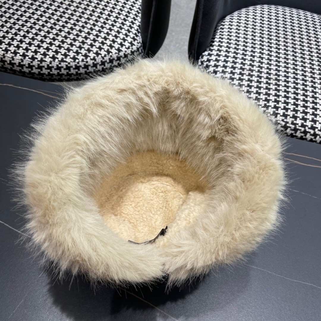  BALENCIAGA巴黎世家2025冬款不规则渔夫帽，简约休闲百搭款，