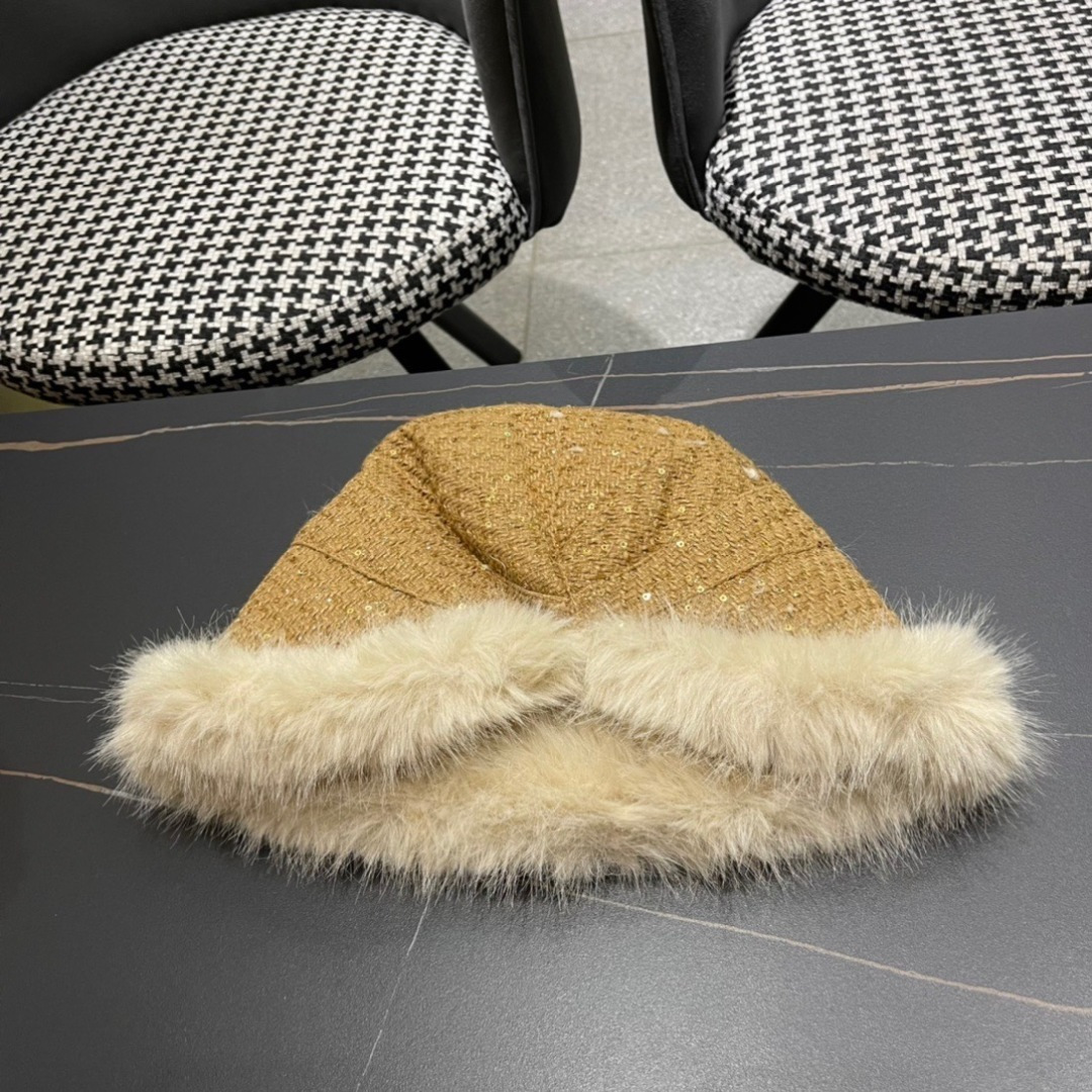  BALENCIAGA巴黎世家2025冬款不规则渔夫帽，简约休闲百搭款，