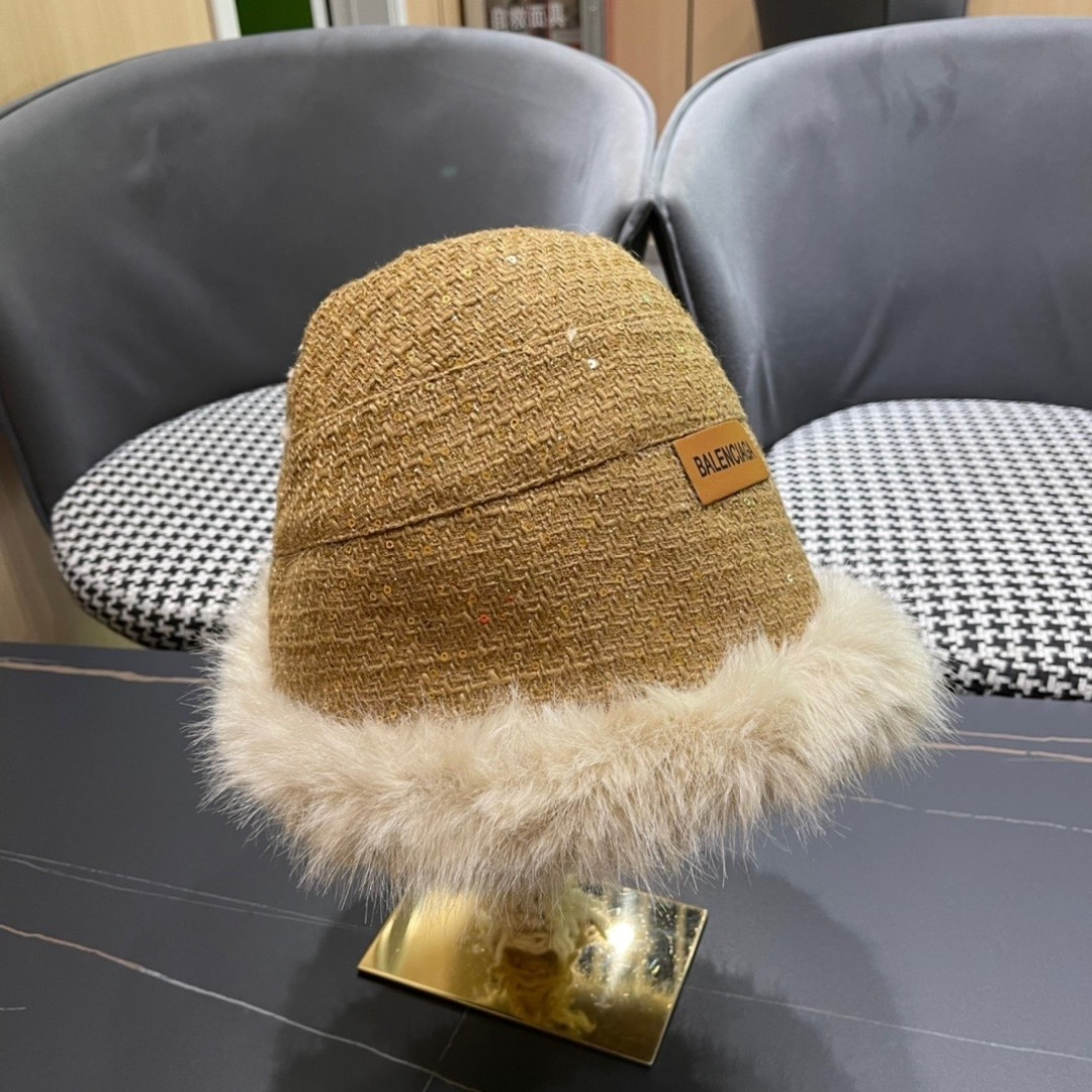  BALENCIAGA巴黎世家2025冬款不规则渔夫帽，简约休闲百搭款，