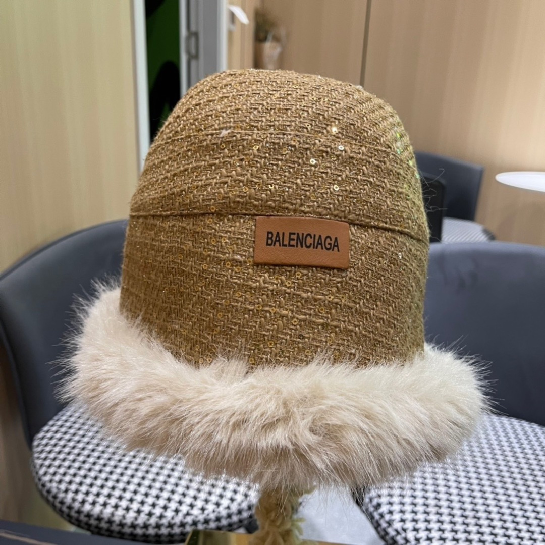  BALENCIAGA巴黎世家2025冬款不规则渔夫帽，简约休闲百搭款，