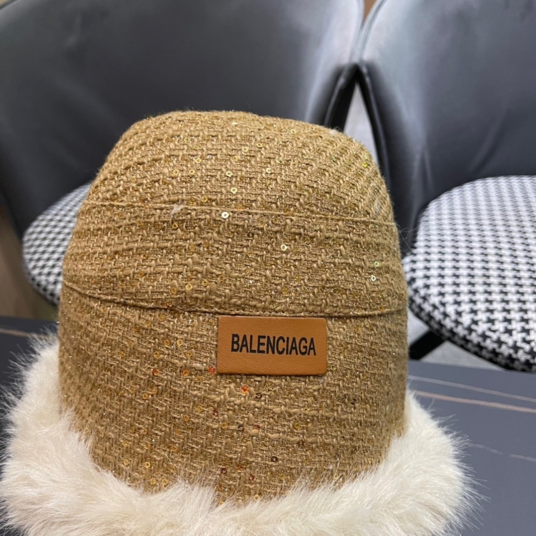  BALENCIAGA巴黎世家2025冬款不规则渔夫帽，简约休闲百搭款，