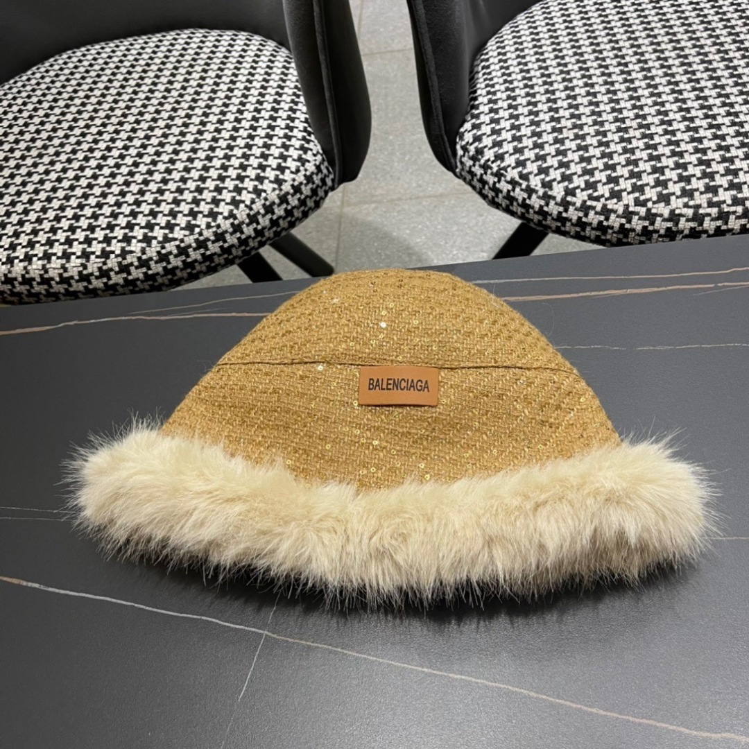  BALENCIAGA巴黎世家2025冬款不规则渔夫帽，简约休闲百搭款，