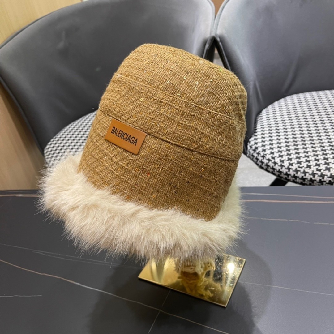  BALENCIAGA巴黎世家2025冬款不规则渔夫帽，简约休闲百搭款，
