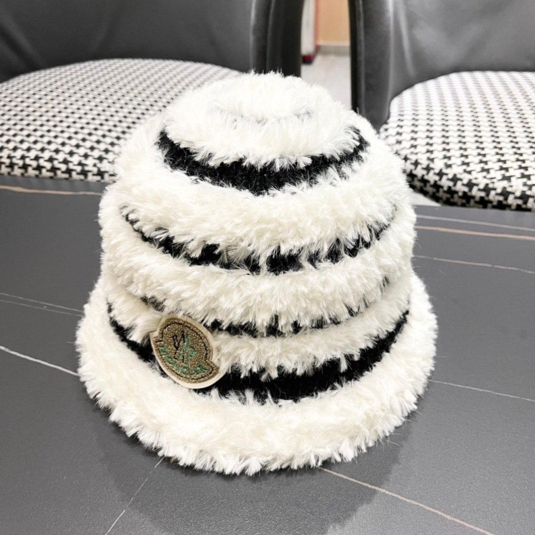  （蒙囗MONCLER】2025秋冬款女拼色双耳保毛绒渔夫帽时尚百搭毛绒护耳雷锋帽秋冬赶紧订购哦，