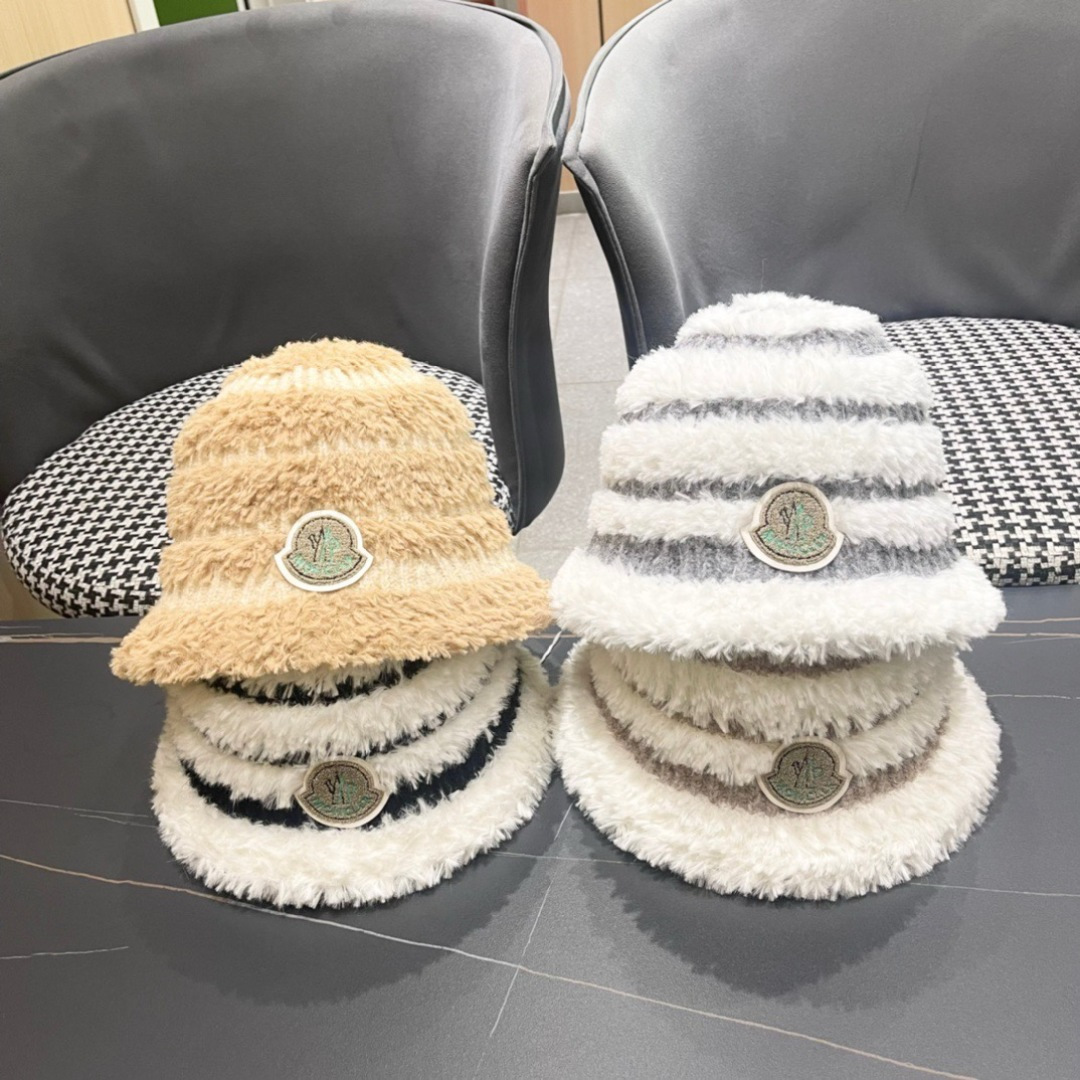  （蒙囗MONCLER】2025秋冬款女拼色双耳保毛绒渔夫帽时尚百搭毛绒护耳雷锋帽秋冬赶紧订购哦，