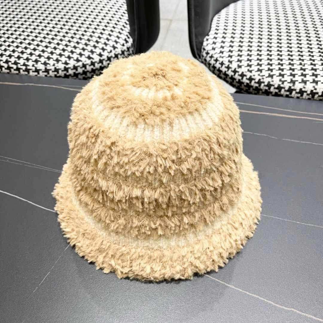  （蒙囗MONCLER】2025秋冬款女拼色双耳保毛绒渔夫帽时尚百搭毛绒护耳雷锋帽秋冬赶紧订购哦，