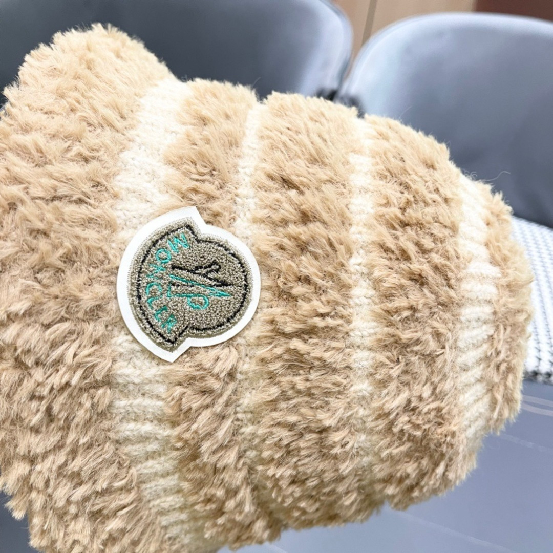  （蒙囗MONCLER】2025秋冬款女拼色双耳保毛绒渔夫帽时尚百搭毛绒护耳雷锋帽秋冬赶紧订购哦，