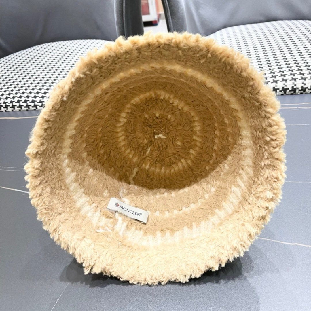  （蒙囗MONCLER】2025秋冬款女拼色双耳保毛绒渔夫帽时尚百搭毛绒护耳雷锋帽秋冬赶紧订购哦，