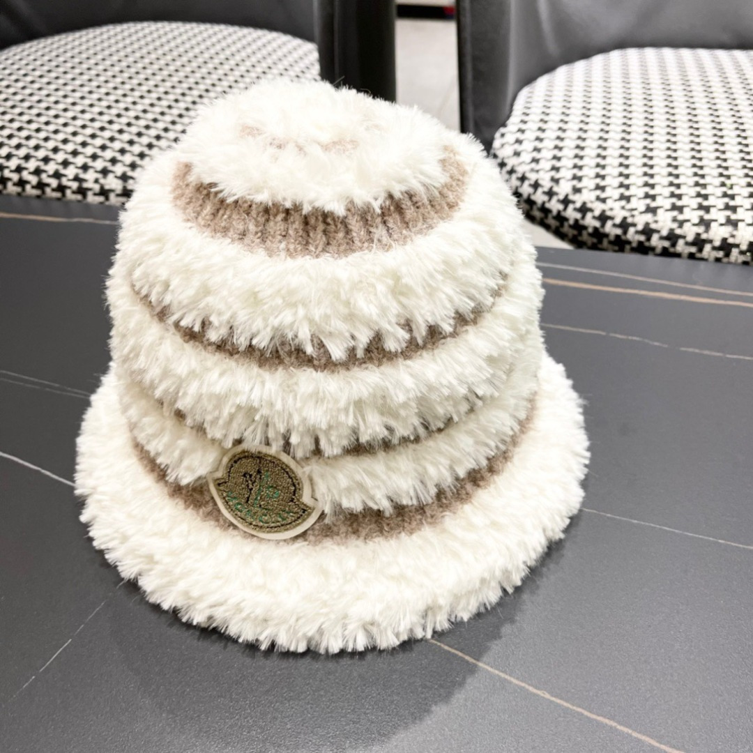  （蒙囗MONCLER】2025秋冬款女拼色双耳保毛绒渔夫帽时尚百搭毛绒护耳雷锋帽秋冬赶紧订购哦，