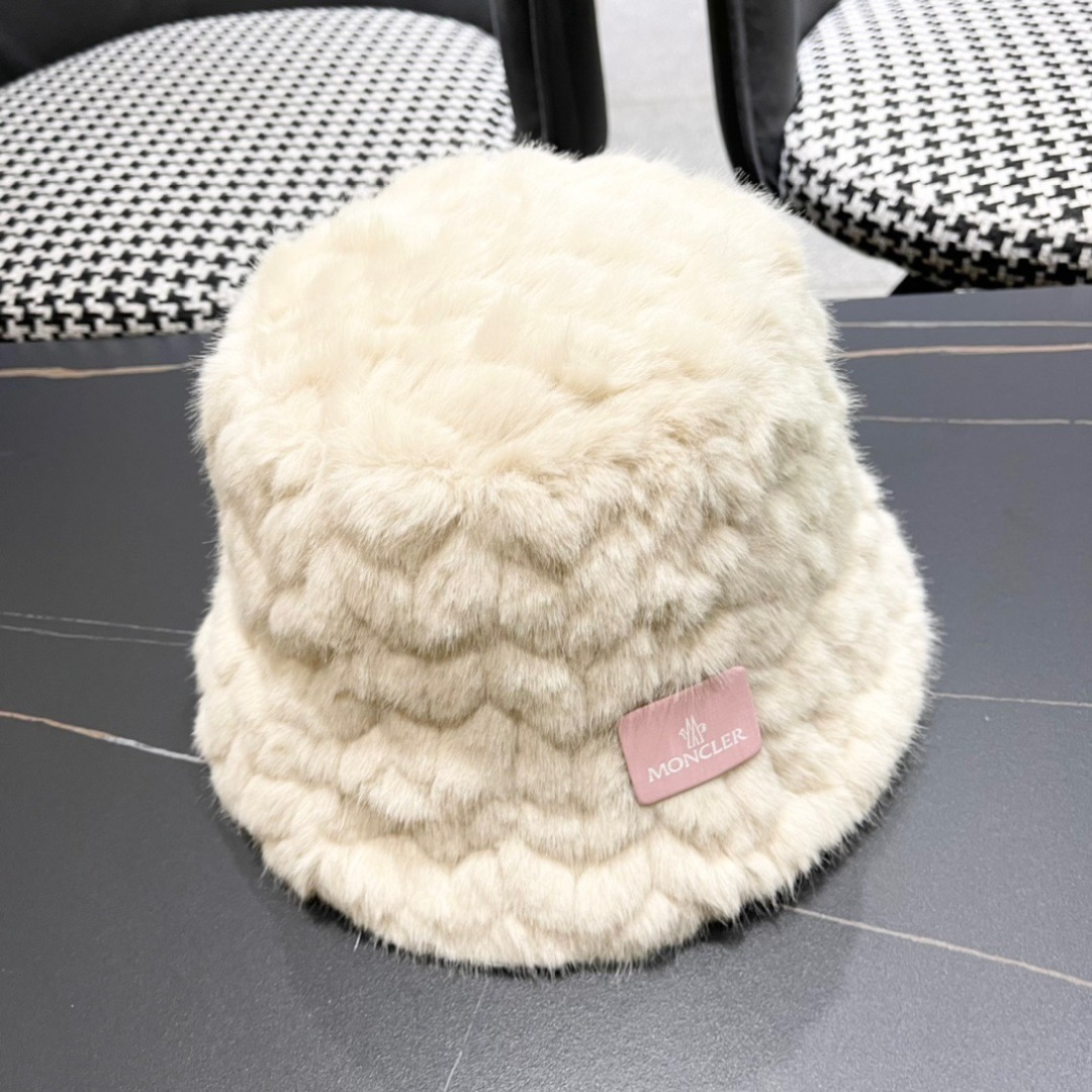  （蒙囗MONCLER】2025秋冬款毛绒绒保暖甜美可爱毛绒渔夫帽时尚百搭秋冬赶紧订购哦，