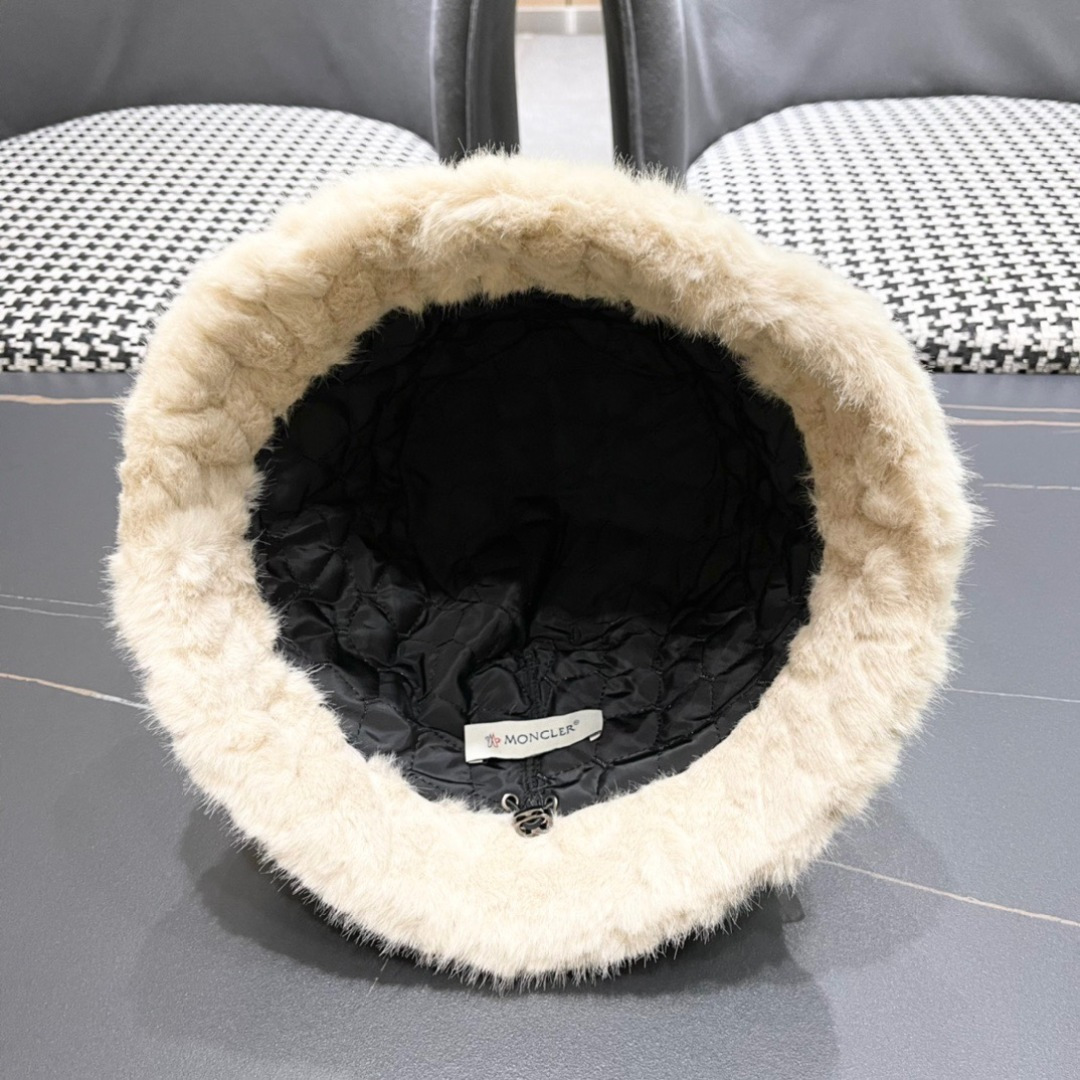  （蒙囗MONCLER】2025秋冬款毛绒绒保暖甜美可爱毛绒渔夫帽时尚百搭秋冬赶紧订购哦，