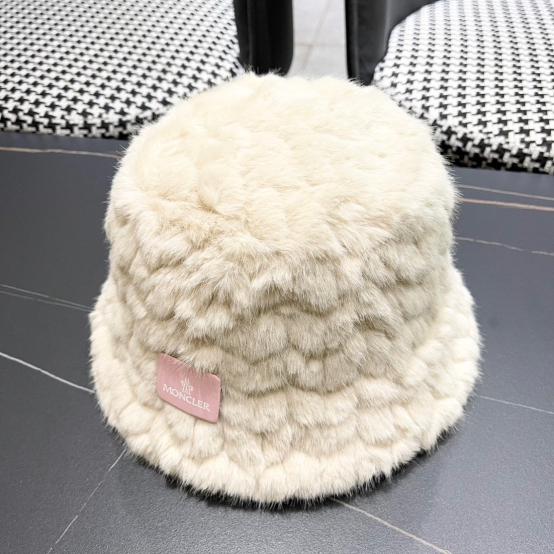  （蒙囗MONCLER】2025秋冬款毛绒绒保暖甜美可爱毛绒渔夫帽时尚百搭秋冬赶紧订购哦，