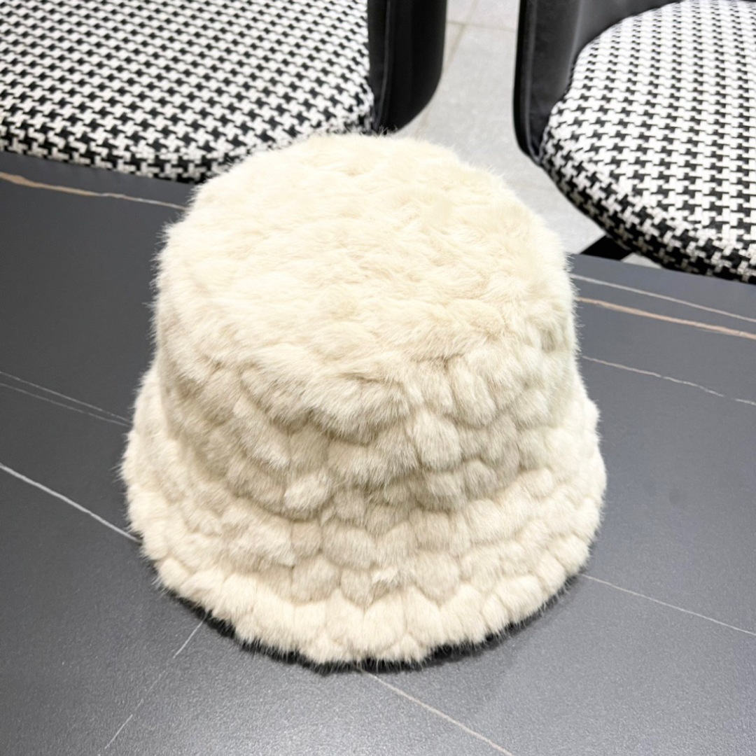  （蒙囗MONCLER】2025秋冬款毛绒绒保暖甜美可爱毛绒渔夫帽时尚百搭秋冬赶紧订购哦，