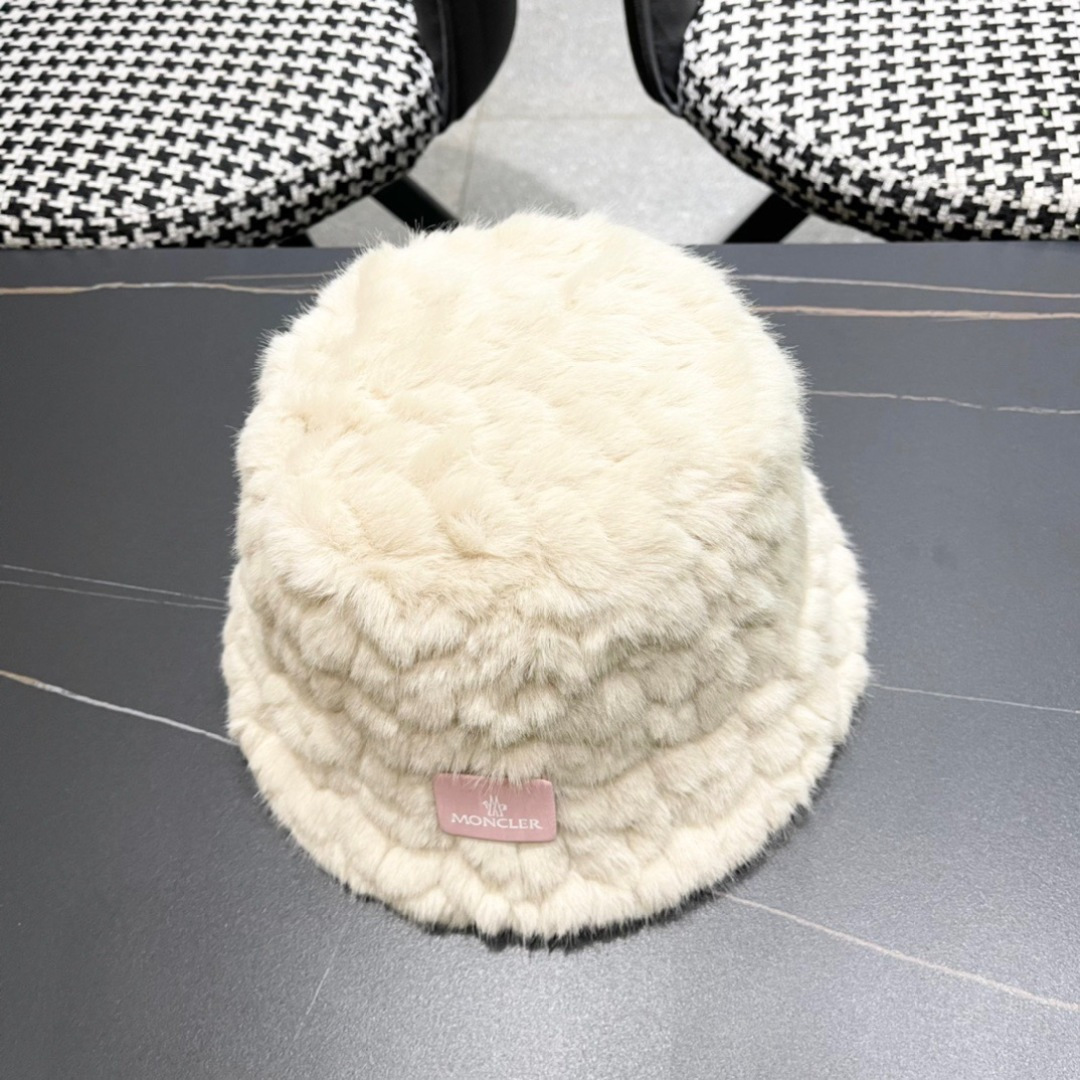  （蒙囗MONCLER】2025秋冬款毛绒绒保暖甜美可爱毛绒渔夫帽时尚百搭秋冬赶紧订购哦，