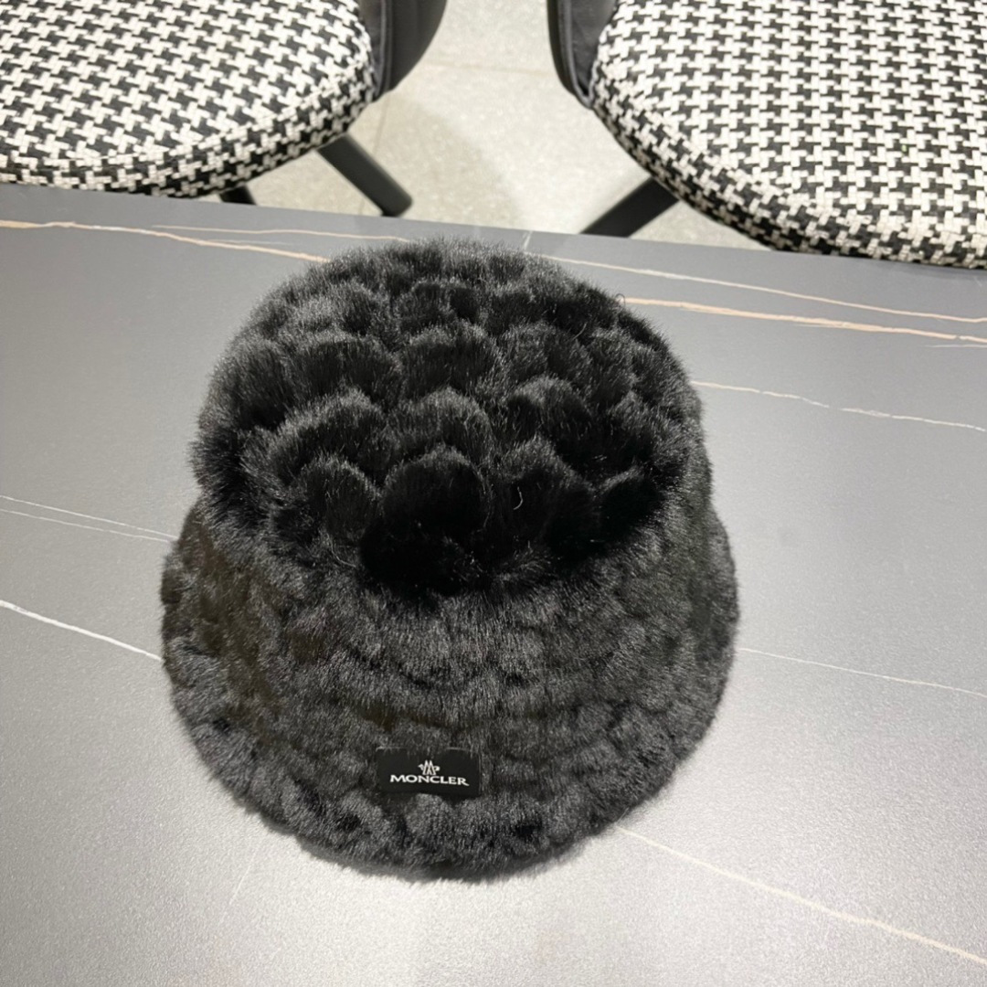  （蒙囗MONCLER】2025秋冬款毛绒绒保暖甜美可爱毛绒渔夫帽时尚百搭秋冬赶紧订购哦，