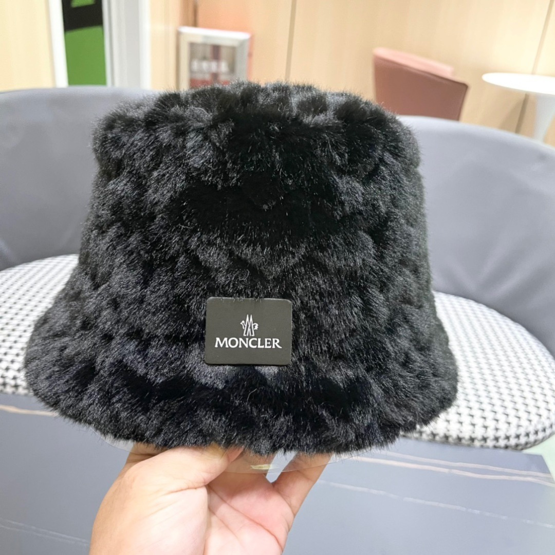  （蒙囗MONCLER】2025秋冬款毛绒绒保暖甜美可爱毛绒渔夫帽时尚百搭秋冬赶紧订购哦，
