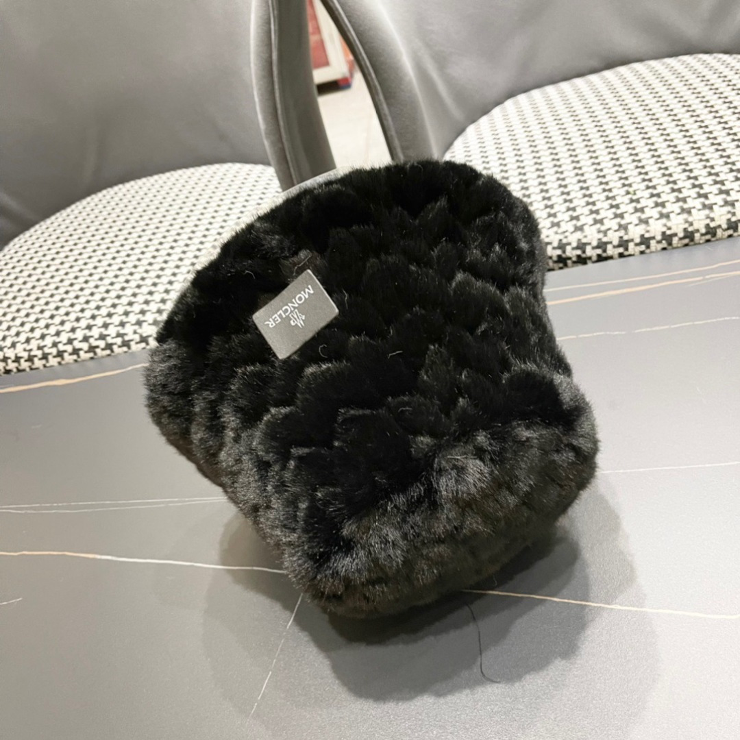  （蒙囗MONCLER】2025秋冬款毛绒绒保暖甜美可爱毛绒渔夫帽时尚百搭秋冬赶紧订购哦，