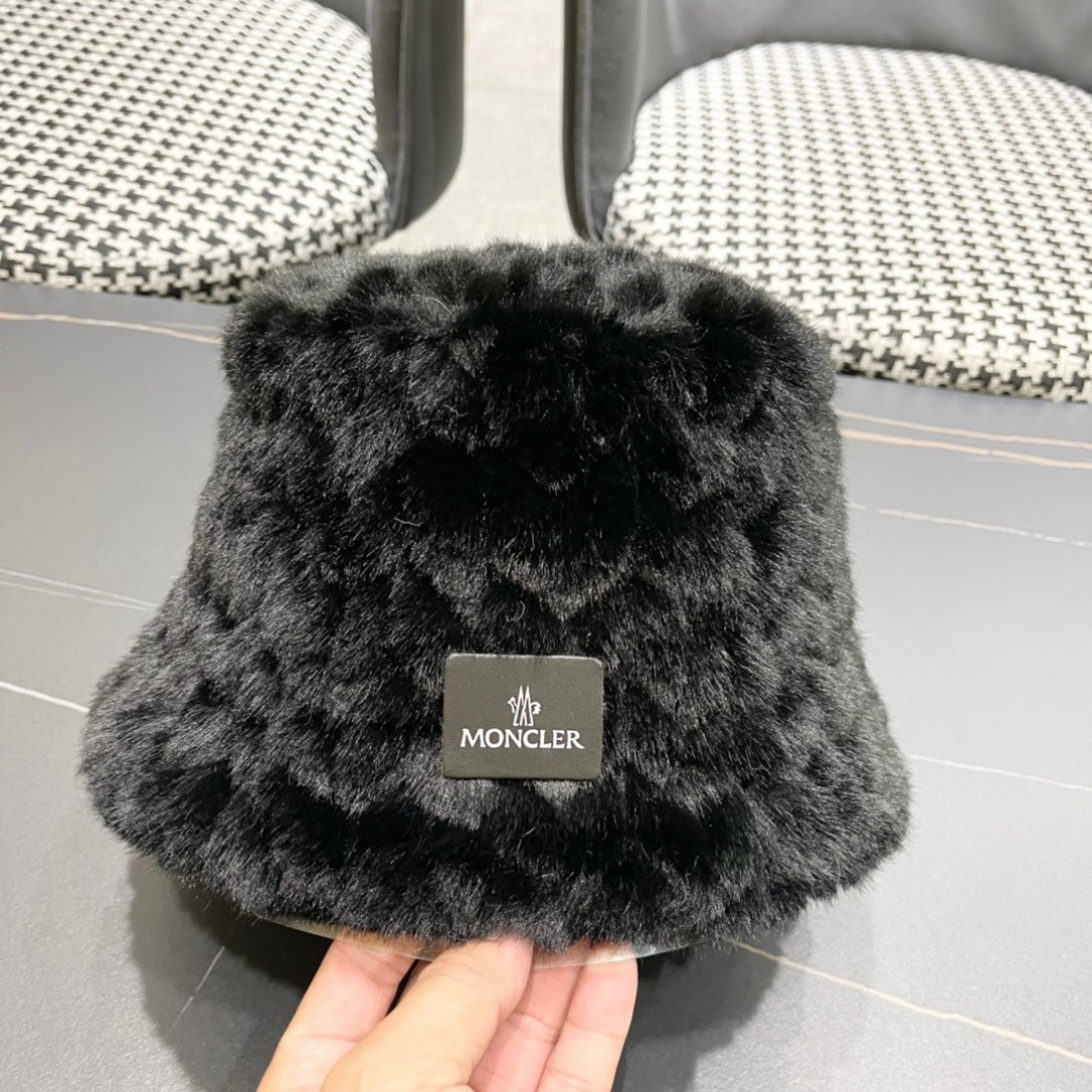 （蒙囗MONCLER】2025秋冬款毛绒绒保暖甜美可爱毛绒渔夫帽时尚百搭秋冬赶紧订购哦，