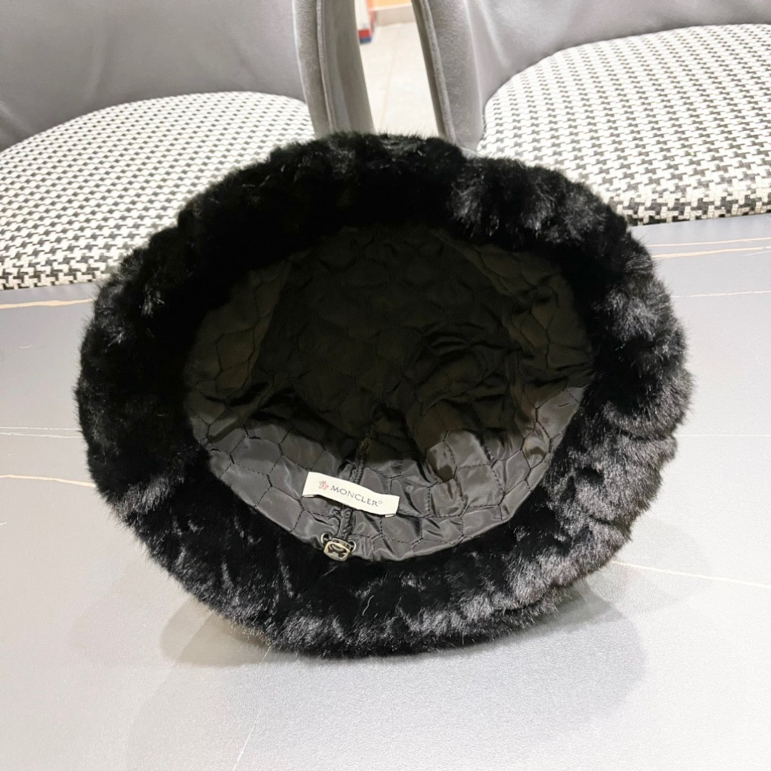  （蒙囗MONCLER】2025秋冬款毛绒绒保暖甜美可爱毛绒渔夫帽时尚百搭秋冬赶紧订购哦，