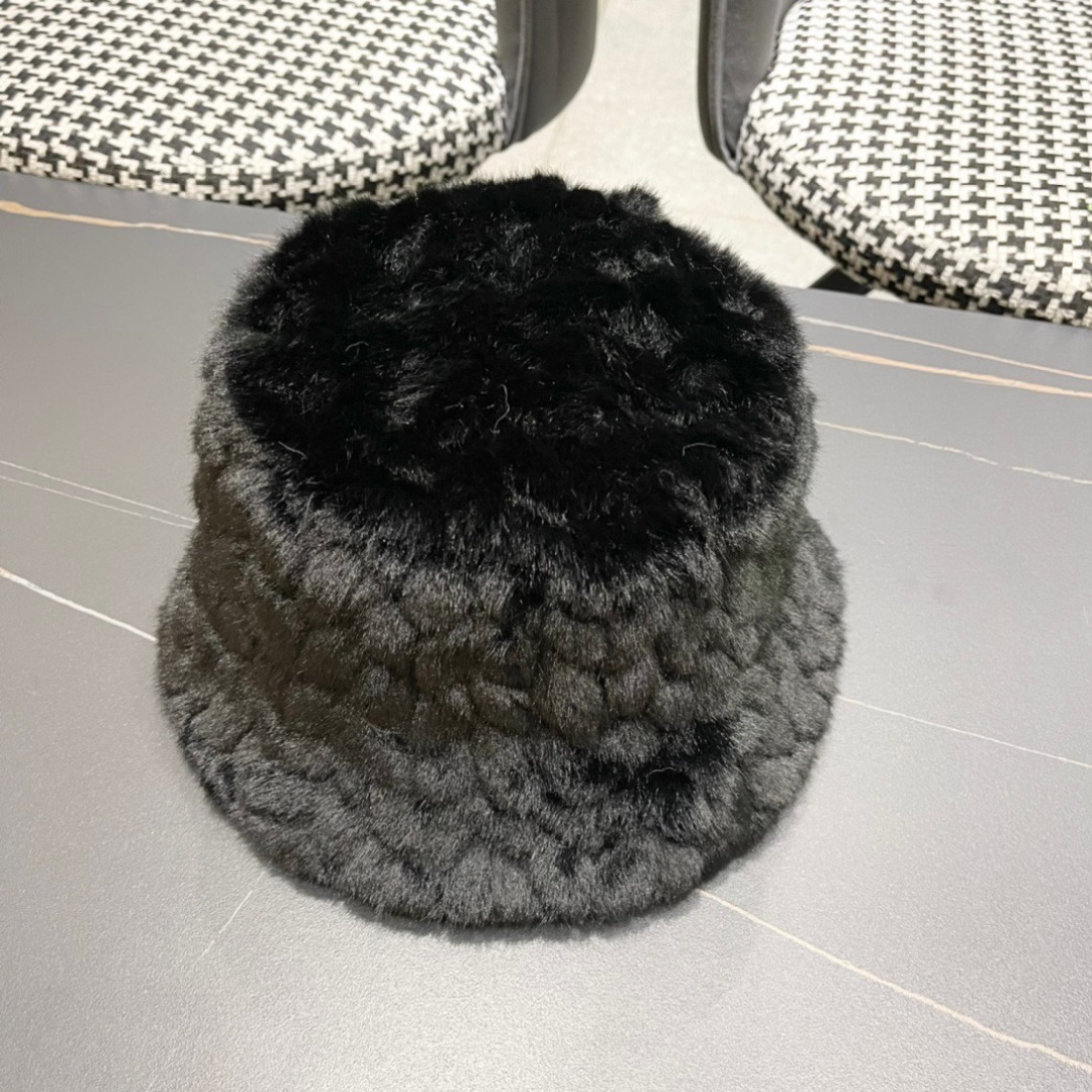  （蒙囗MONCLER】2025秋冬款毛绒绒保暖甜美可爱毛绒渔夫帽时尚百搭秋冬赶紧订购哦，