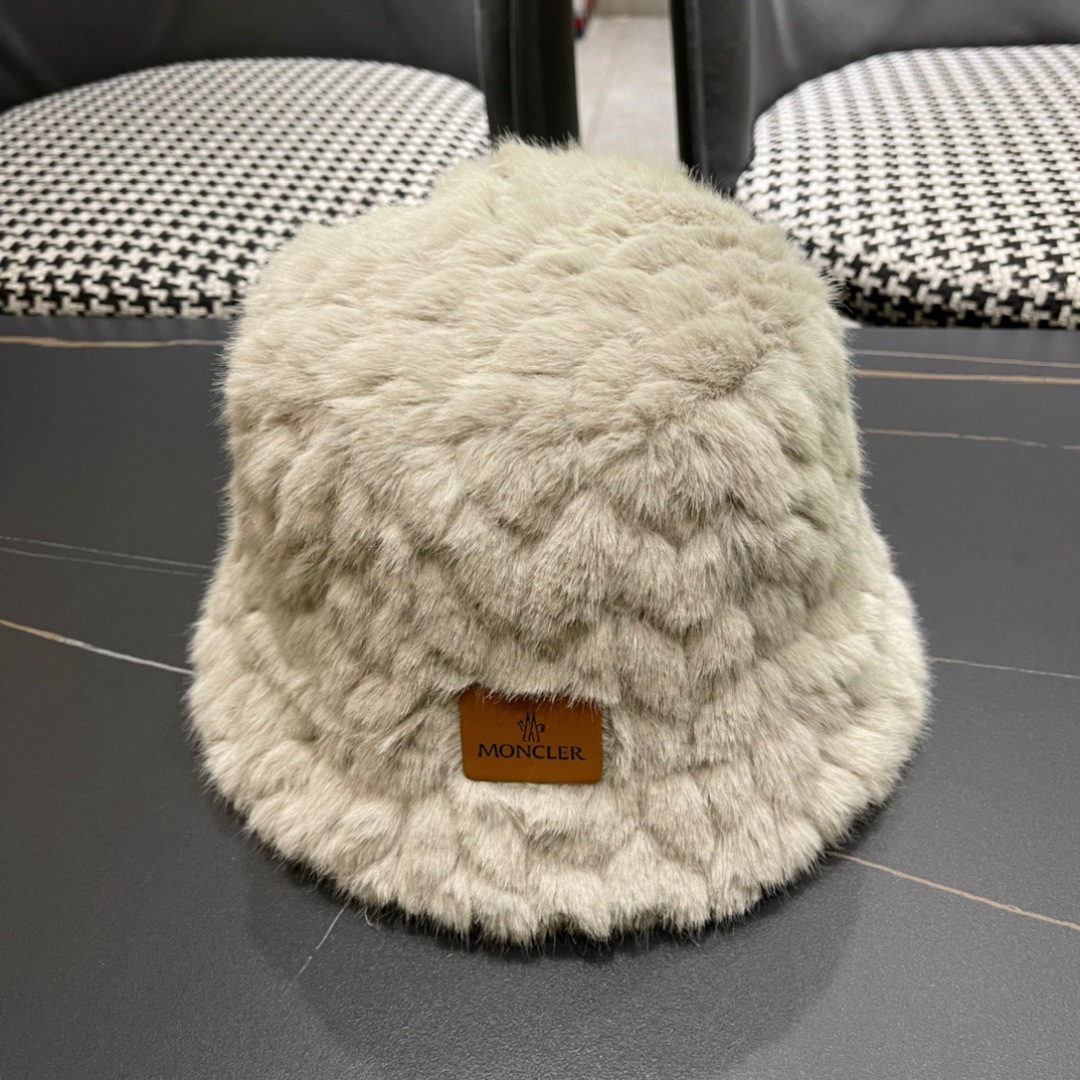  （蒙囗MONCLER】2025秋冬款毛绒绒保暖甜美可爱毛绒渔夫帽时尚百搭秋冬赶紧订购哦，