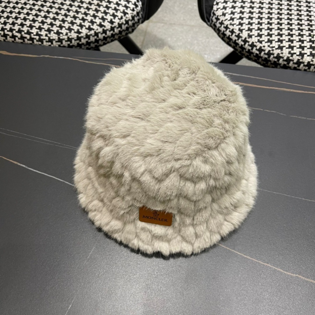  （蒙囗MONCLER】2025秋冬款毛绒绒保暖甜美可爱毛绒渔夫帽时尚百搭秋冬赶紧订购哦，