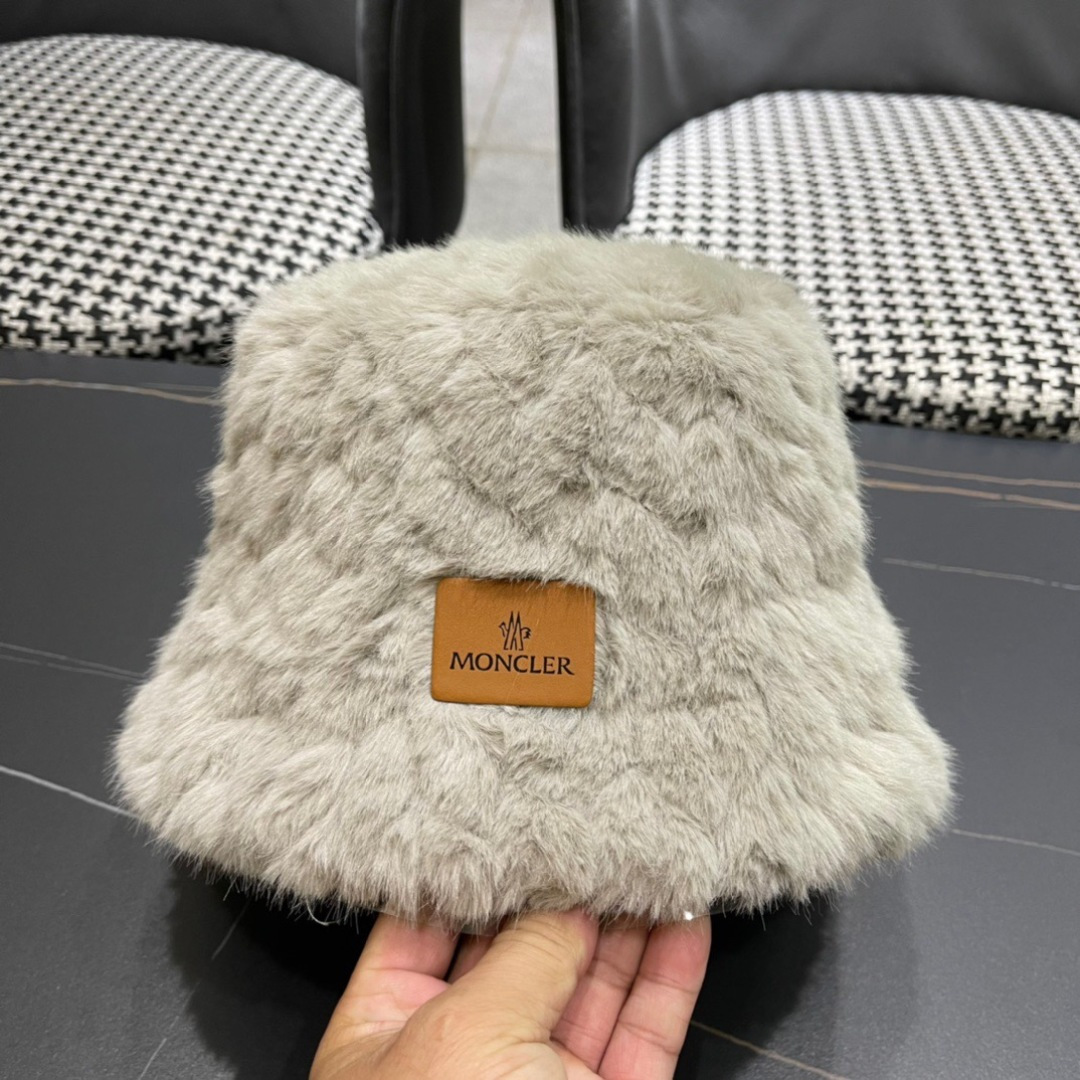  （蒙囗MONCLER】2025秋冬款毛绒绒保暖甜美可爱毛绒渔夫帽时尚百搭秋冬赶紧订购哦，