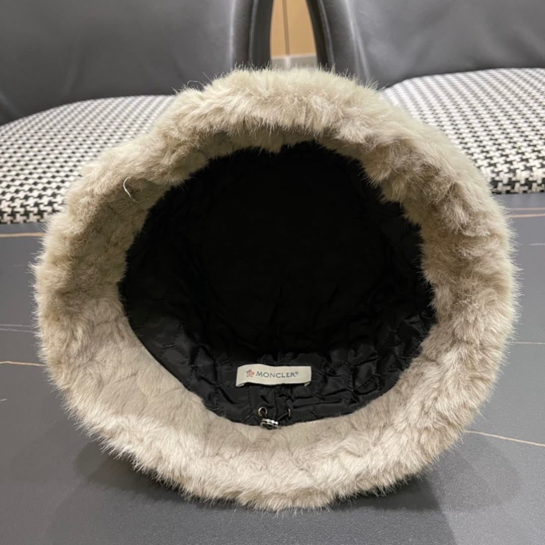  （蒙囗MONCLER】2025秋冬款毛绒绒保暖甜美可爱毛绒渔夫帽时尚百搭秋冬赶紧订购哦，