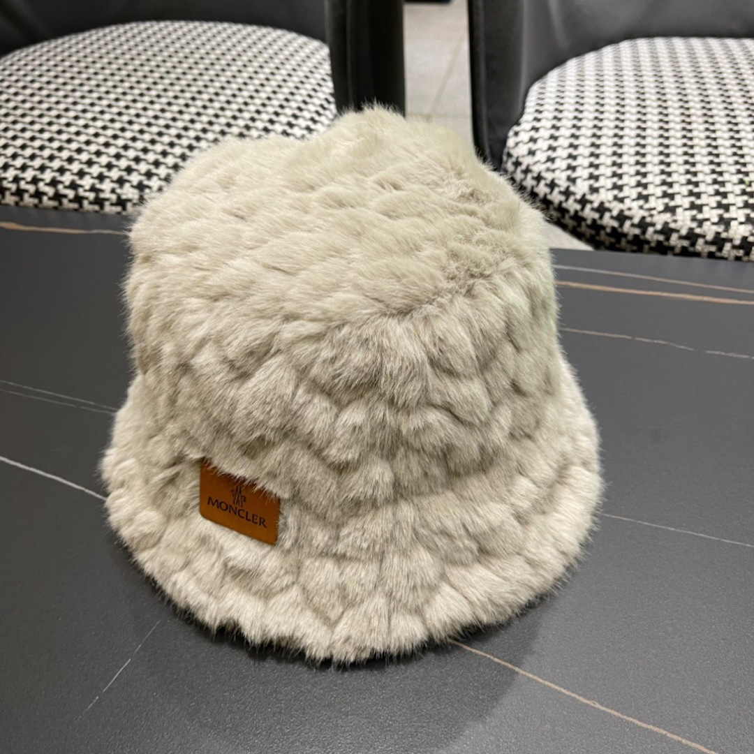  （蒙囗MONCLER】2025秋冬款毛绒绒保暖甜美可爱毛绒渔夫帽时尚百搭秋冬赶紧订购哦，