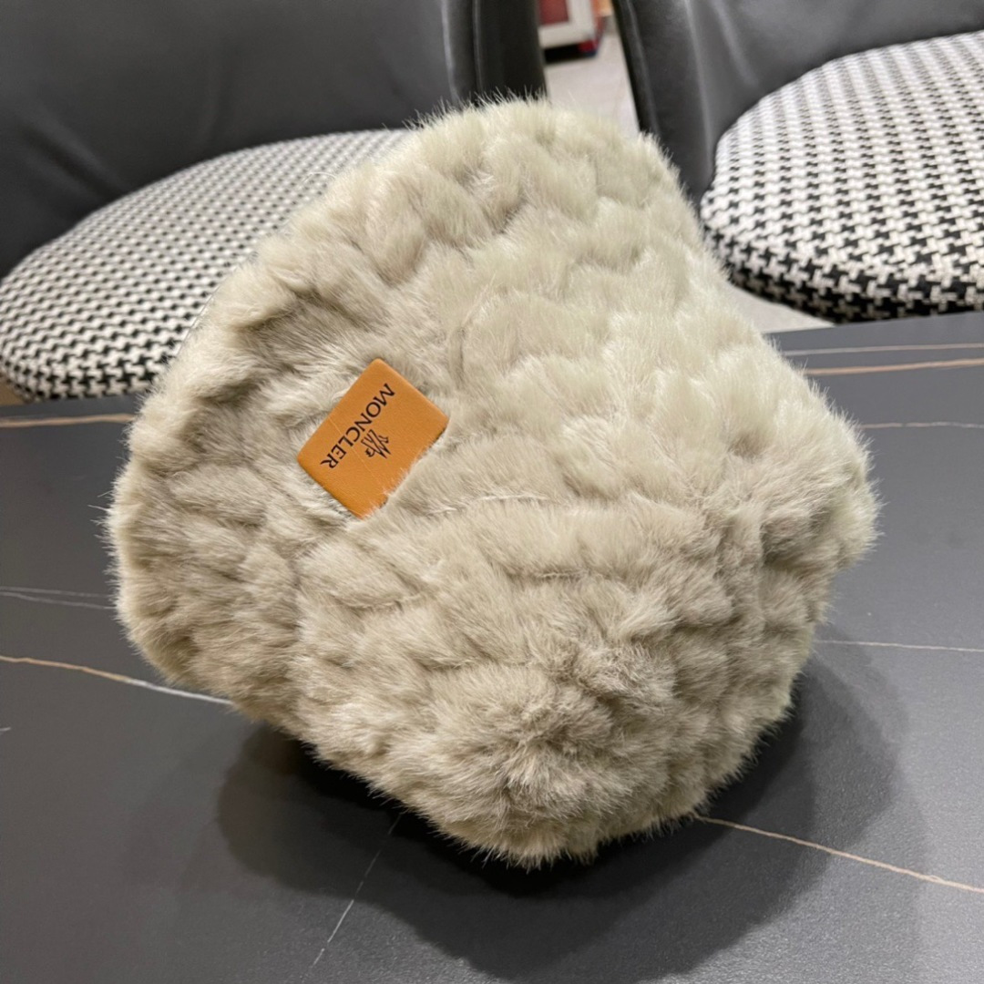  （蒙囗MONCLER】2025秋冬款毛绒绒保暖甜美可爱毛绒渔夫帽时尚百搭秋冬赶紧订购哦，
