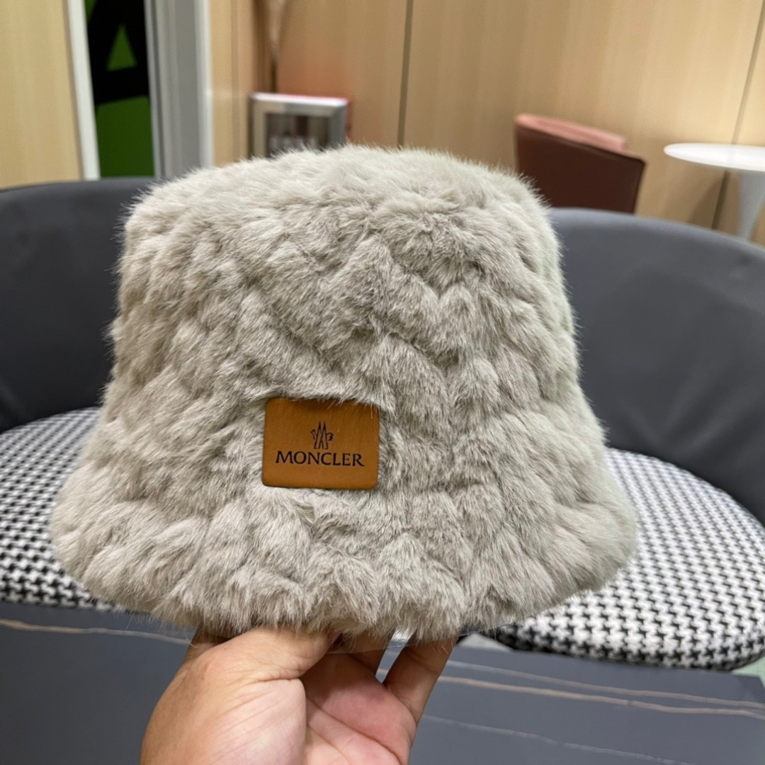  （蒙囗MONCLER】2025秋冬款毛绒绒保暖甜美可爱毛绒渔夫帽时尚百搭秋冬赶紧订购哦，