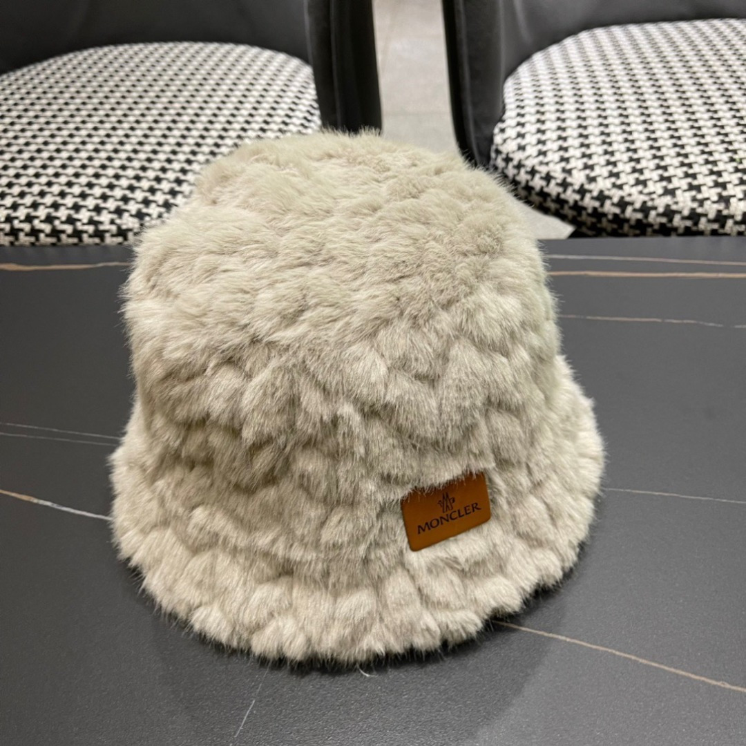  （蒙囗MONCLER】2025秋冬款毛绒绒保暖甜美可爱毛绒渔夫帽时尚百搭秋冬赶紧订购哦，