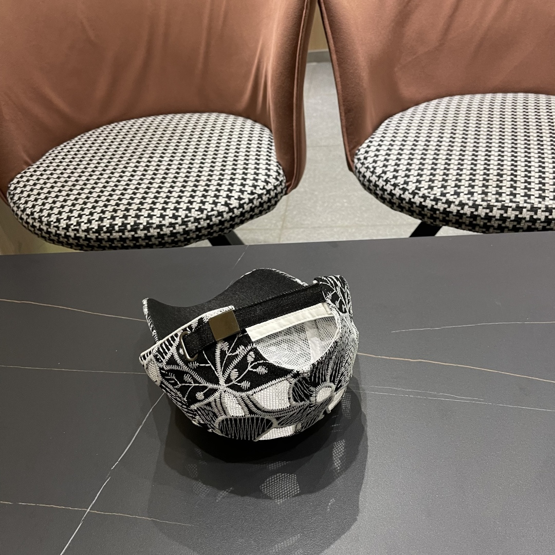  Balenciaga 巴黎世家2025新款镂空透气棒球帽简约时尚超级无敌帽子！