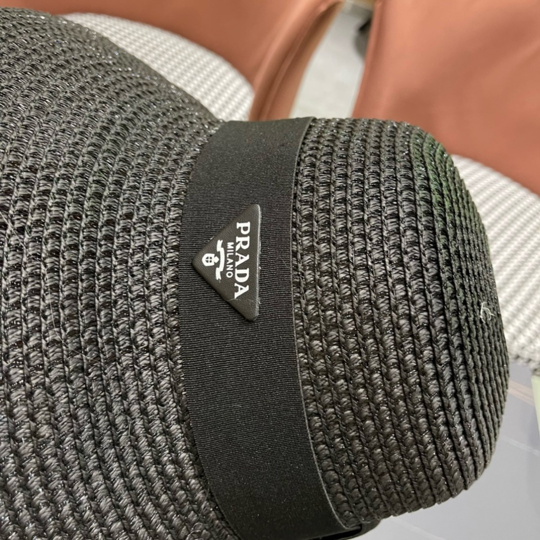  【PRADA普拉达】2025新款草帽，出街必备超好搭配，赶紧入手！