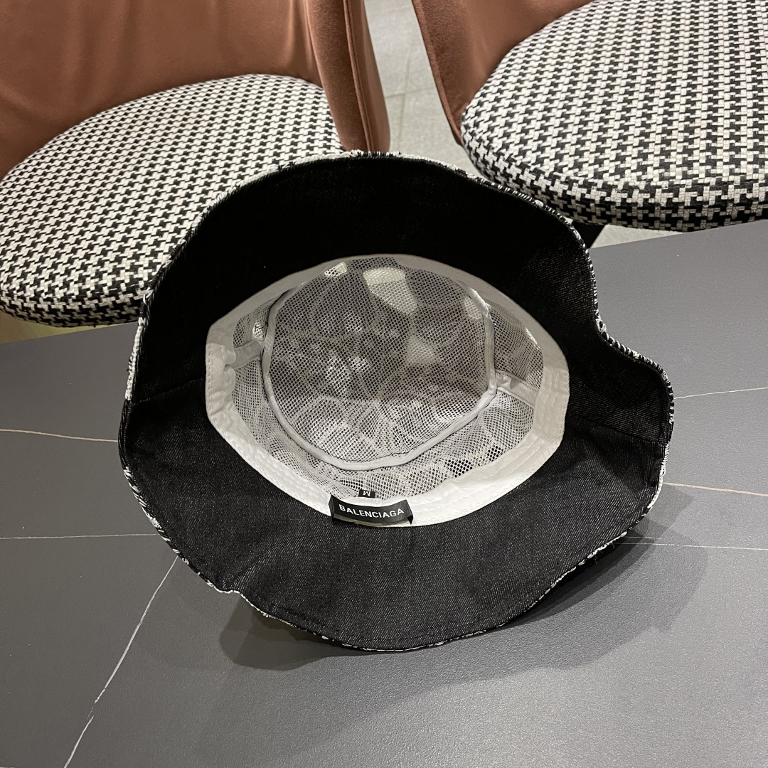  巴黎世家2025春夏镂空遮阳牛仔盆帽英伦风可爱水
桶帽绣花甜美逛街防晒帽子出游