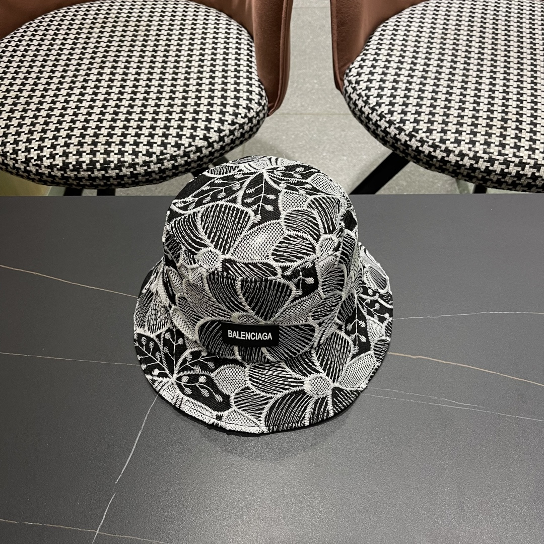  巴黎世家2025春夏镂空遮阳牛仔盆帽英伦风可爱水
桶帽绣花甜美逛街防晒帽子出游