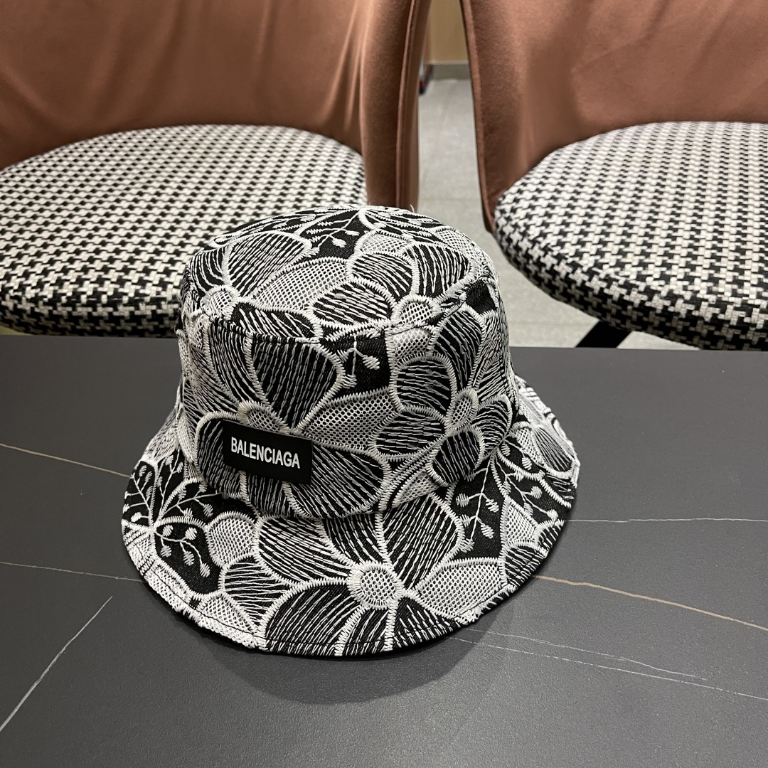  巴黎世家2025春夏镂空遮阳牛仔盆帽英伦风可爱水
桶帽绣花甜美逛街防晒帽子出游