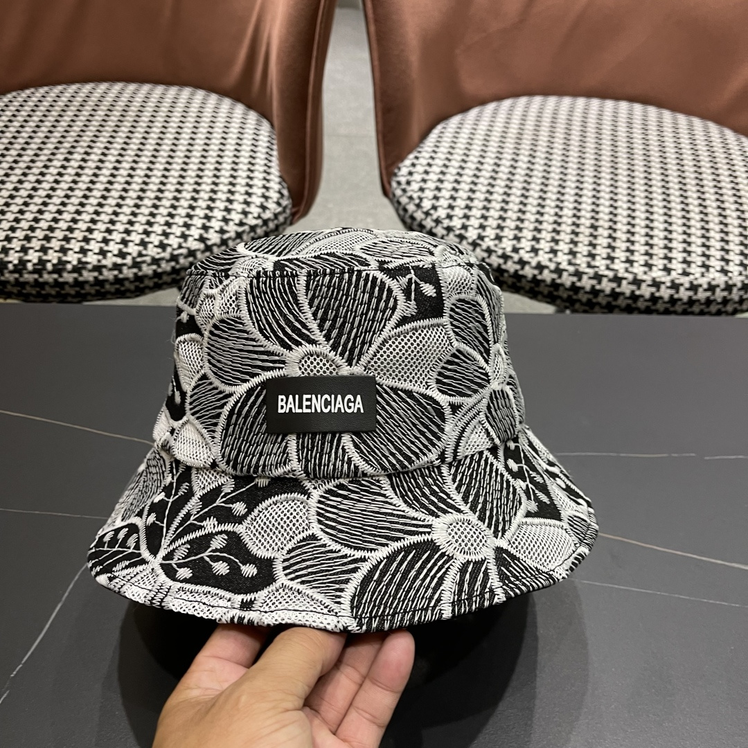  巴黎世家2025春夏镂空遮阳牛仔盆帽英伦风可爱水
桶帽绣花甜美逛街防晒帽子出游